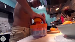 Geile Kelsey T masturbiert selbst in der Küche Geile Kelsey T masturbiert selbst in der Küche