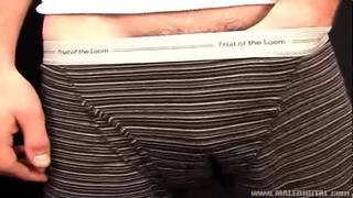 Steve-O und sein Kumpel reiben die Nudel