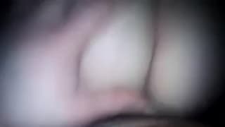 Frau weiß, wie sie seinen Schwanz massiert Frau weiß, wie sie seinen Schwanz massiert