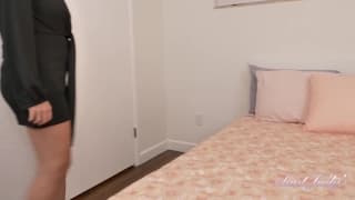 Striptease und Masturbation durch die Mutter Striptease und Masturbation durch die Mutter