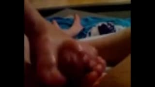 Amateur Porno mit einem perfekten Footjob