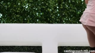 Yoga-Trainer fickt eine geile junge Brünette