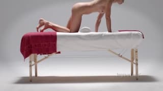 Brünette ging für eine kräftige Muschi-Massage Brünette ging für eine kräftige Muschi-Massage