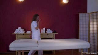 Mila Fox hat einen besonderen Tag mit Milf Kathy Anderson