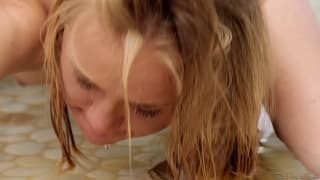 Megan S und Tracy Sweet essen Pussy im Pool Megan S und Tracy Sweet essen Pussy im Pool