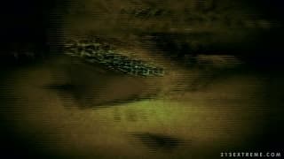 Lesbierin, die ihren Körper bis zum Anschlag verzehrt