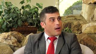 Er fickt eine Transe während eines Interviews Er fickt eine Transe während eines Interviews