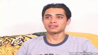 Sebastian Rodriguez genießt seinen Schwanz allein Sebastian Rodriguez genießt seinen Schwanz allein