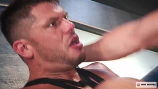 Skyy Knox vögelt den hinreißenden Tyler Roberts durch