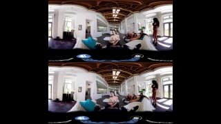Ein schönes Mädchen reitet ihn in VR zu unserem Vergnügen Ein schönes Mädchen reitet ihn in VR zu unserem Vergnügen
