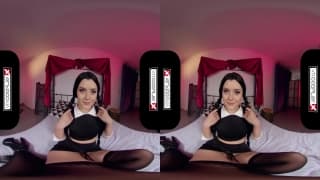 Virtuelle Realität und brünettes Cosplay Virtuelle Realität und brünettes Cosplay
