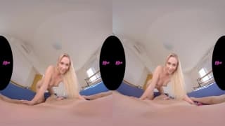 Junge hübsche Blondine, in pov und VR gefeuert Junge hübsche Blondine, in pov und VR gefeuert