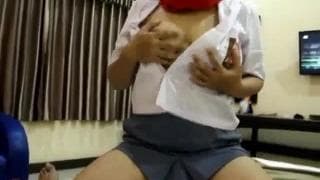 Dieser arabische Universitätsstudent genießt einen harten Fick