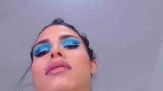 Emmily Santibanez ist eine wunderschöne Transe