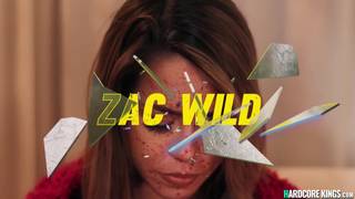 Eine lesbische Einbrecherin leckt die Fotze der Witwe in ihrem Bett