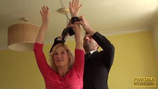 Die blonde Molly Maracas wird devot für Pascal!