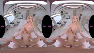 VR-Porno in Dreier-POV mit zwei Blondinen