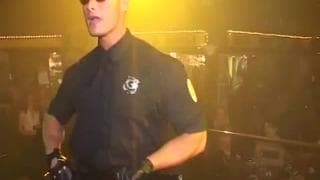 Bei diesre Striptease Party werden die Girls wild