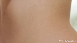 Schaumbad und Cunnilingus zwischen zwei Lesben