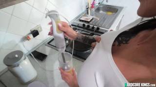 Tätowierte Brünette Amateurin POV gefickt mit großem Schwanz