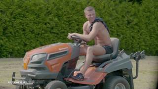 Gina Gerson und ihre Besties werden im Freien gefickt