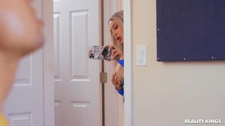 Sexy Dreier haben Spaß zusammen und ficken.