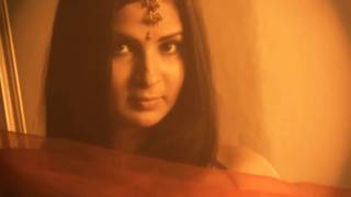 Sinnlicher Bauchtanz einer schönen indischen Frau