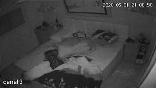 Versteckte Kamera, sie weckt ihn auf,