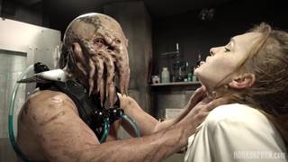 Tintenfisch Monster fickt die Muschi der Ärtztin und stöhnt