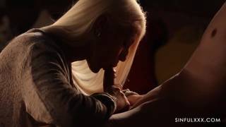 Blonder Pornostar Blanche Bradbarry - beim heißen Abendessen