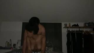 Dieses junge Paar macht einen Porno zu Hause zusammen Dieses junge Paar macht einen Porno zu Hause zusammen