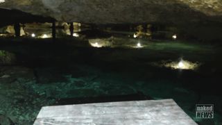 Schöne nackte Frauen in Extremsituationen