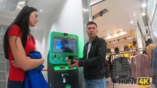 Er fickt das heiße Mädchen eines Cucks, das er im Einkaufszentrum gefunden hat Er fickt das heiße Mädchen eines Cucks, das er im Einkaufszentrum gefunden hat