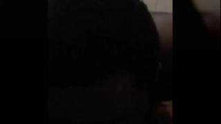 Sie gibt ihrem Freund live im Internet einen Blowjob