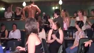 Diese Frauen haben gerne Spaß mit Stripperinnen