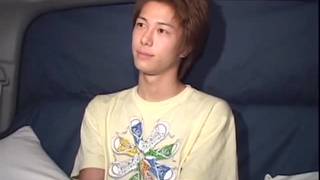 Junge Asiaten wollen sich mit einem Handjob vergnügen.