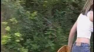 Spannende Szenen mit einer Gruppe junger Mädchen und Tawnee