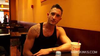 Elio Guzman in einer heißen Anal-Szene mit Ruben Mastin Elio Guzman in einer heißen Anal-Szene mit Ruben Mastin