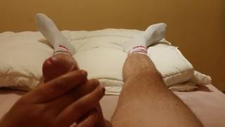 Seine Frau ist geil und gibt ihm einen Handjob Seine Frau ist geil und gibt ihm einen Handjob