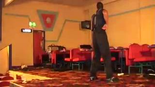 Diese wilden Schlampen lieben es, perverse Stripshows zu besuchen