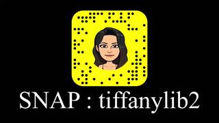 Jovem morena a dedilhar a sua rata apertada Jovem morena a dedilhar a sua rata apertada