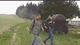 Schwule fanden eine Scheune auf einem Feld und ficken