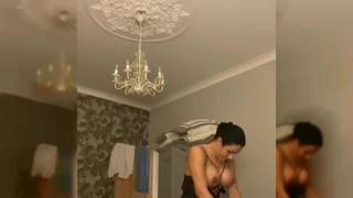 Trans-Frau fickt ihren unterwürfigen Trans-Liebhaber