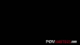 Vanessa Moon lutscht Schwanz und wird gefickt, während sie in POV aufgezeichnet wird