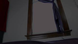 Trans Brünette sitzt auf Dildo mit engem Arsch