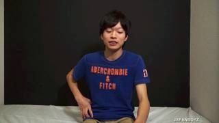 Japanische Jungen zeigen eine prickelnde Szene Japanische Jungen zeigen eine prickelnde Szene