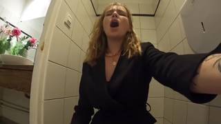 Ein französisches Paar fickt nach einer Nacht im Auto Ein französisches Paar fickt nach einer Nacht im Auto