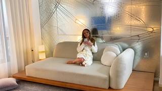 Johnny Sins fickt eine Schlampe in roten Dessous