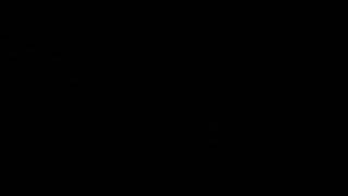 Sexy blondes Babe saugt Schwanz und reitet ihn mit Leidenschaft