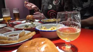 Orgie-Party in Barcelona mit einer Milf Orgie-Party in Barcelona mit einer Milf